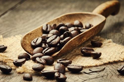 La caffeina può aiutare a riconoscere le parole positive?