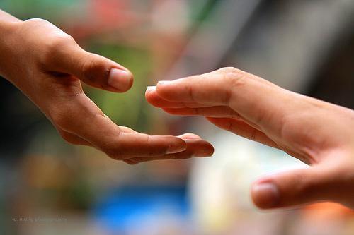 Aiutare gli altri ed essere felici