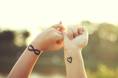 Perché dipendiamo tanto dall'amore?