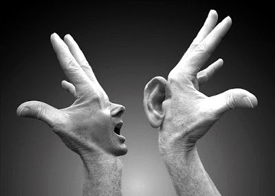Linguaggio non verbale: cosa rivelano le nostre mani?