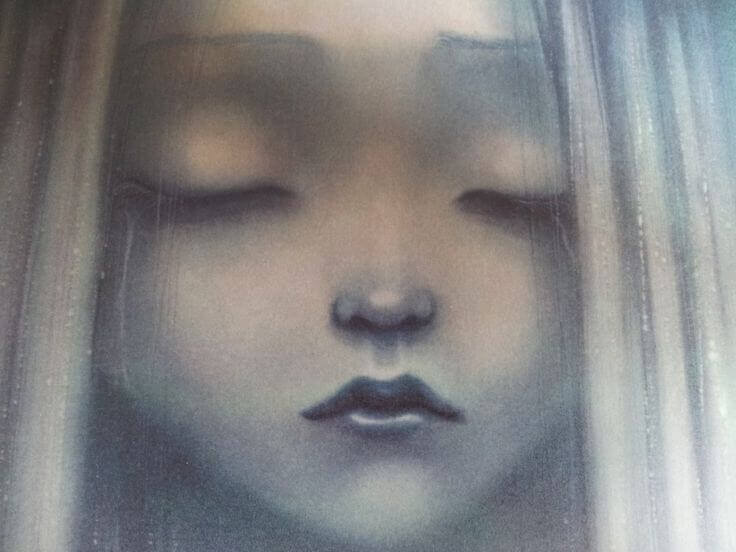 bambina-triste-occhi-chiusi