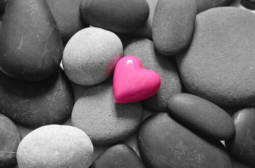 3 differenze tra la maturità e il masochismo emotivo