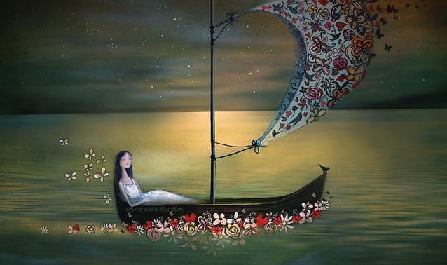 donna su una barca di fiori