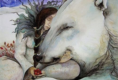 donna-abbraccio-orso