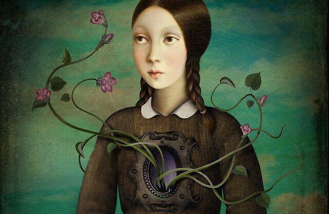 donna con fiori che le escono dal petto