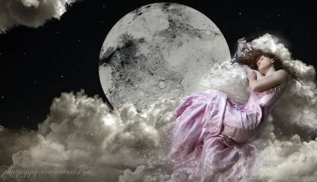 ragazza dorme tra nuvole e luna