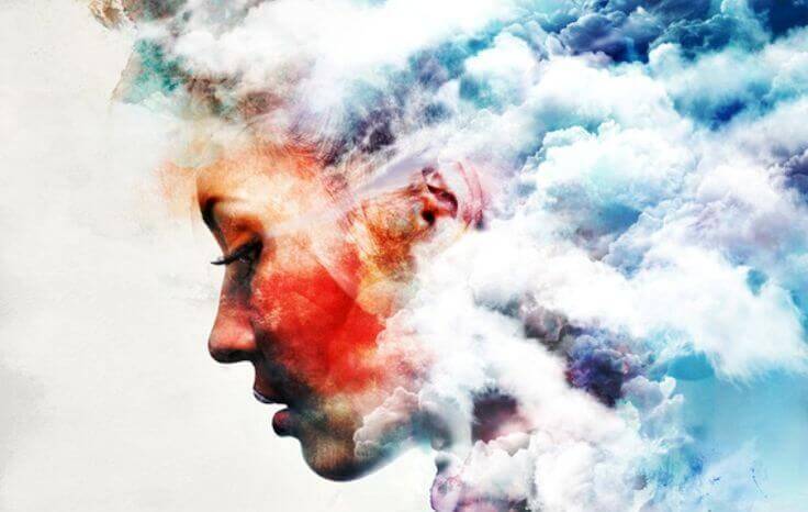 viso di donna e cielo