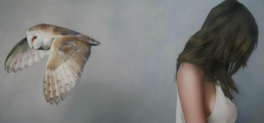 donna-con-un-gufo-accanto