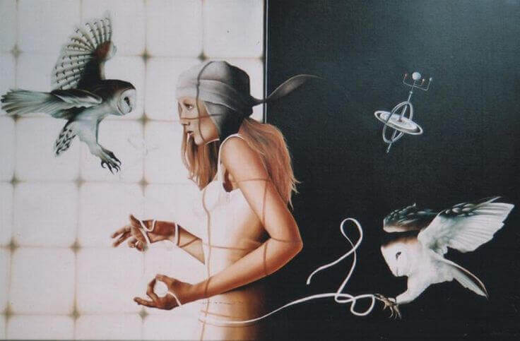 donna intrecciata con reti e animali