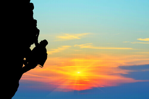 uomo-scala-tramonto