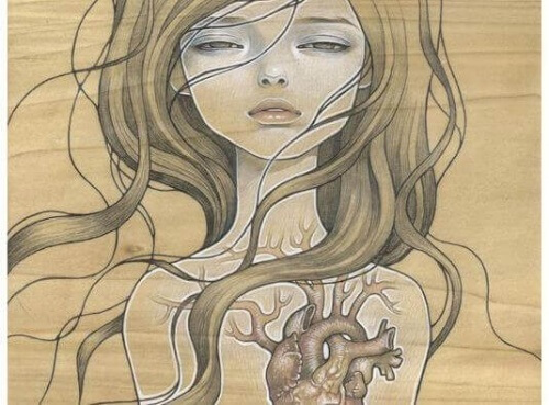 donna con cuore visibile sul petto