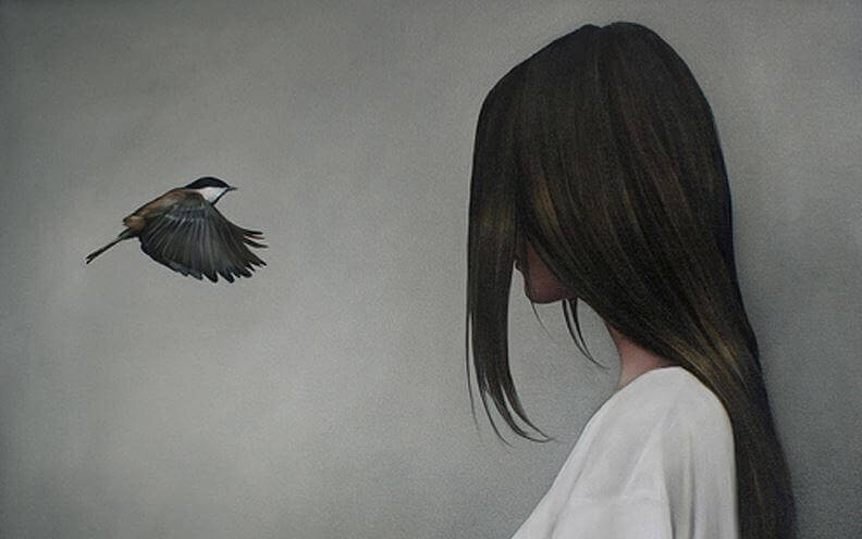donna-di-fronte-a-uccello
