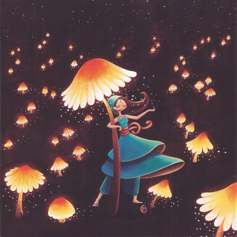 donna felice aggrappata ad un fungo