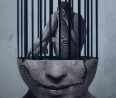 donna-imprigionata-nella-mente