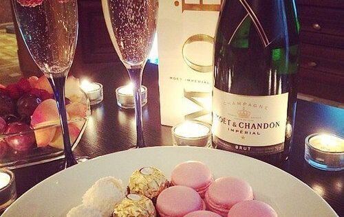 dolci, champagne e cioccolati
