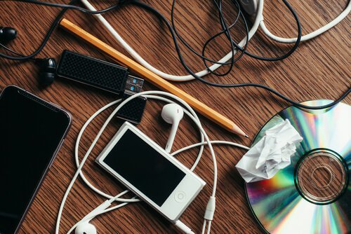 scrivania disordinata