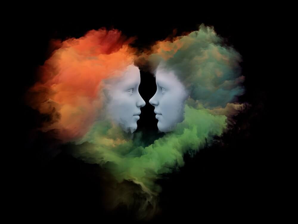 volti-circondati-da-nuvole