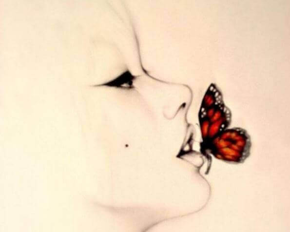 farfalla su bocca di donna