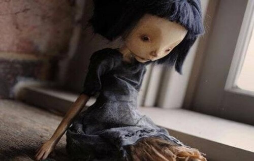 bambola triste