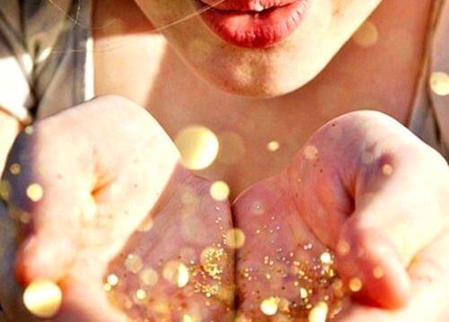 donna-che-soffia-porporina