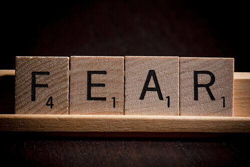 scritta inglese paura