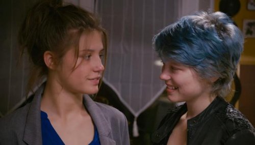 Adele ed Emma si guardano