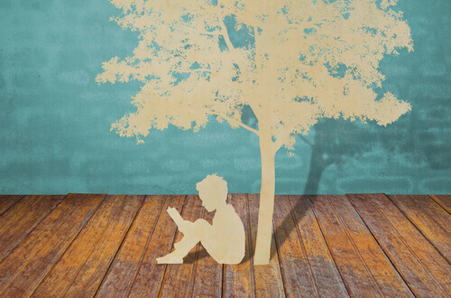 Bambino-che-legge-sotto-un-albero