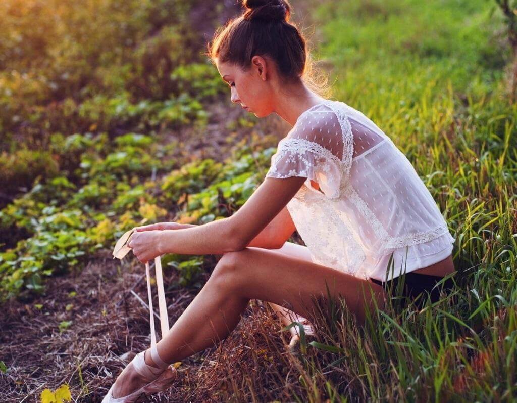 Ballerina-in-un-prato