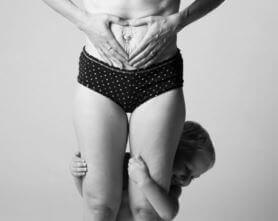 donna-che-mostra-il-ventre