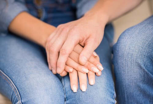 mani-unite-della-coppia