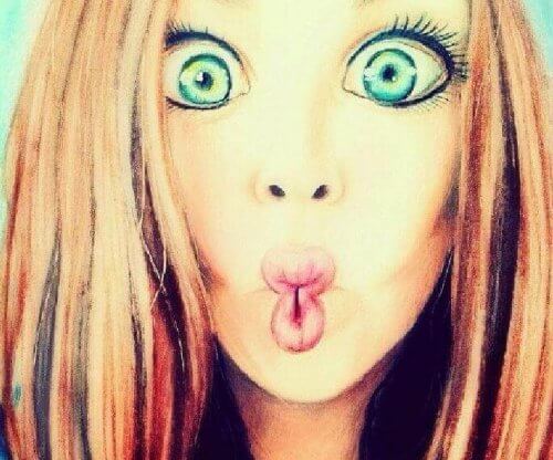 ragazza bocca di pesce