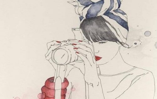 ragazza con macchina fotografica