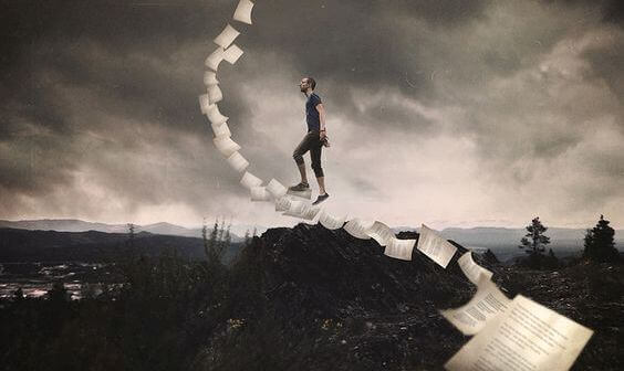 uomo-che-sale-le-scale-fatte-di-fogli