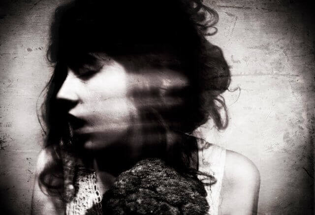 viso-di-donna-offuscato