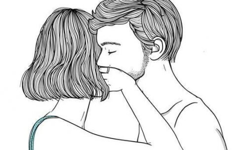 ragazza con mano sulla bocca del ragazzo