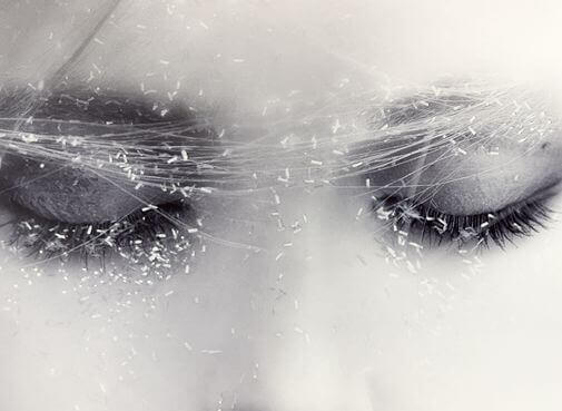 ragazza-occhi-chiusi