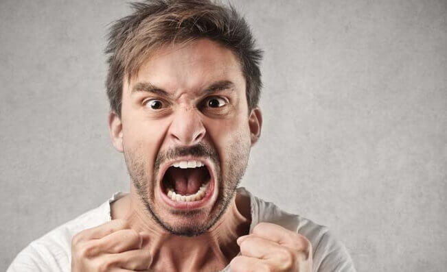 Nessuno ci fa arrabbiare, ci arrabbiamo perché perdiamo il controllo