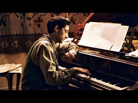 uomo-che-suona-il-pianoforte
