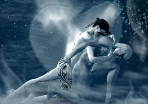 donna-abbraccia-uomo-da-dietro