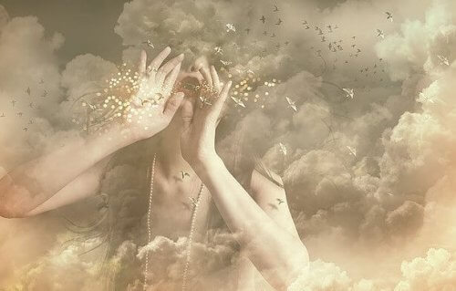 figura-femminile-tra-le-nubi