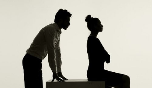 uomo-e-donna-di-spalle