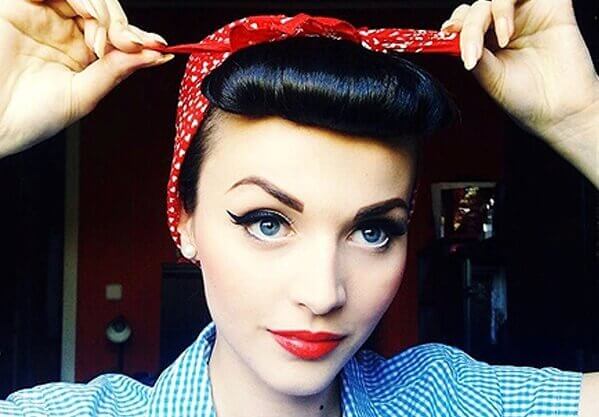 ragazza-con-fiocco-in-testa