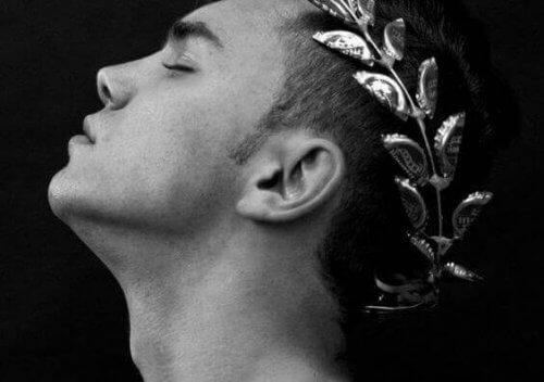 ragazzo-corona-dalloro