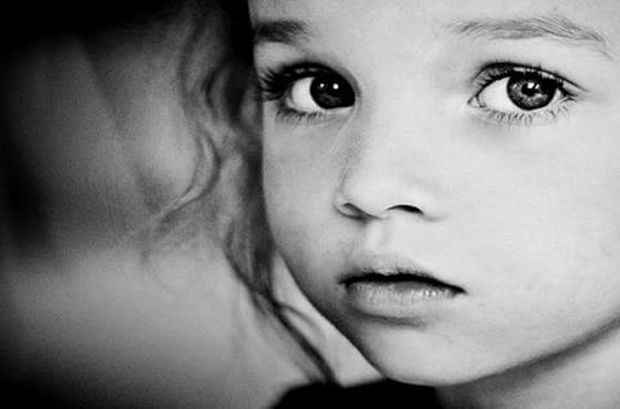 bambina-in-bianco-e-nero