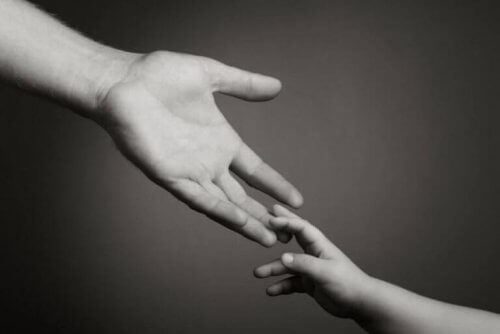 mani-padre-figlio
