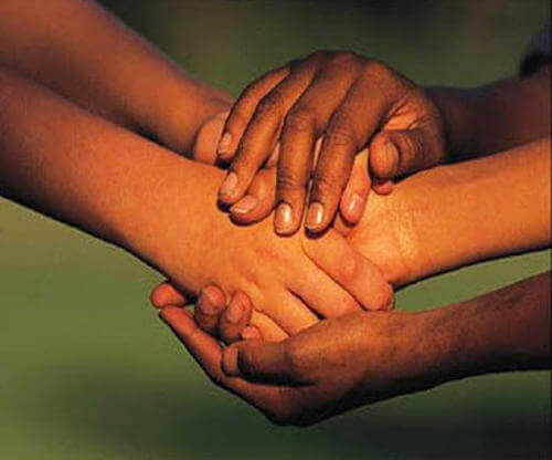 Stare insieme alle persone e non al di sopra di loro ci rende migliori