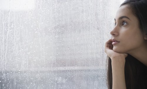 Ragazza con disturbi mentali più comuni dell'adolescenza