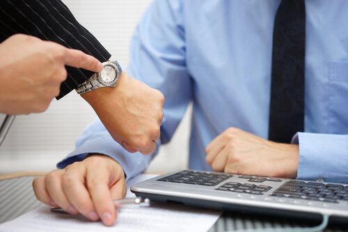 Capo tossico che mette pressione