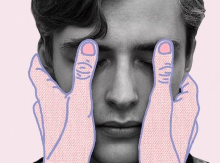 Ragazzo confuso dal silenzio dosato