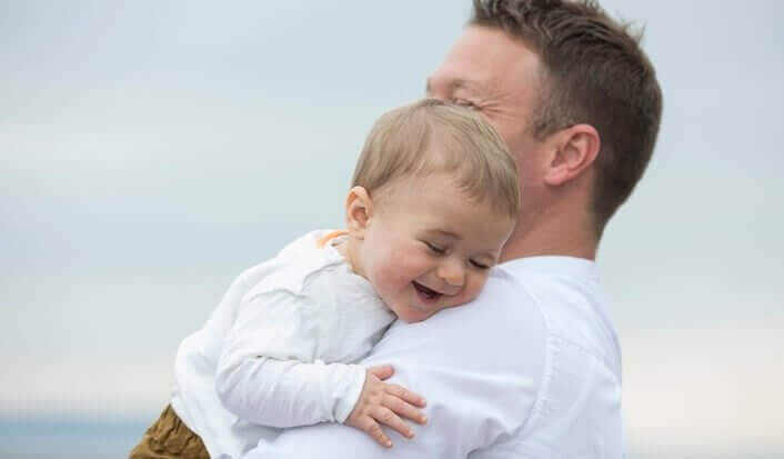 Mio figlio è sensibile e ride con suo padre